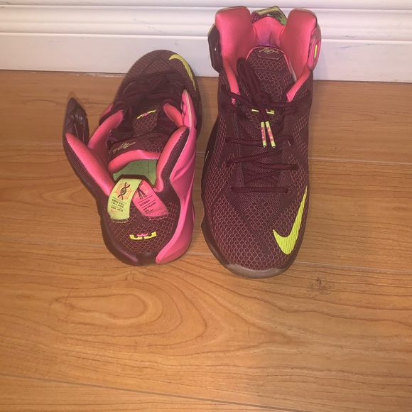 Nike LeBron 12 "Double Helix , size 7y - Picture 3 of 3